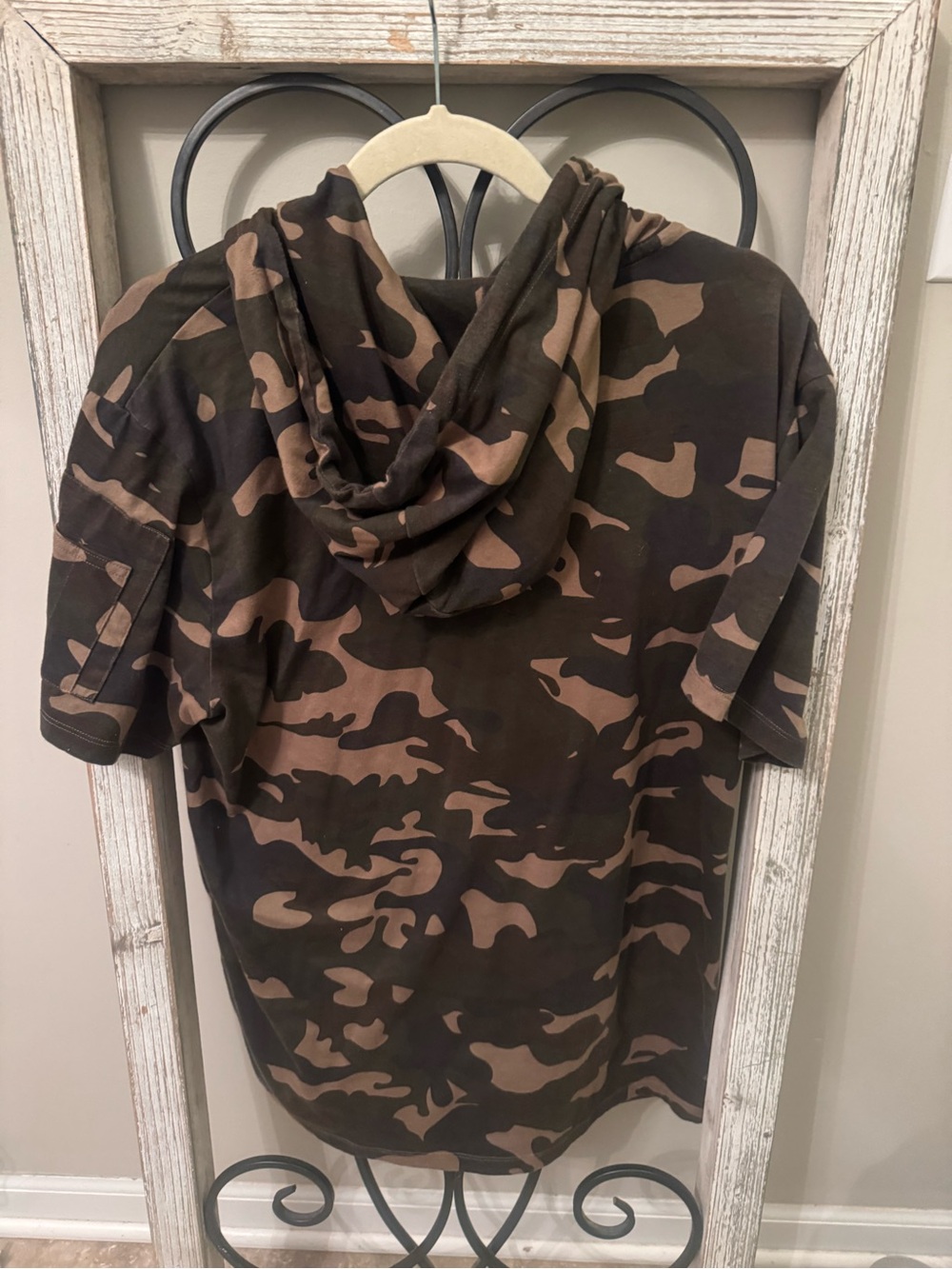 Forever 21 Men Camo Short Sleeve Hoodie Utility Pocket Brown Black XL‎ - Picture 3 of 9